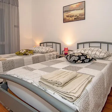 With Parking Space - 23336 Apartament Pula