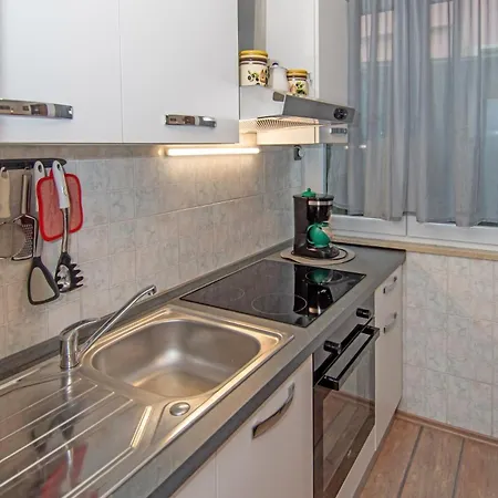 Daire With Parking Space - 23336 Pula