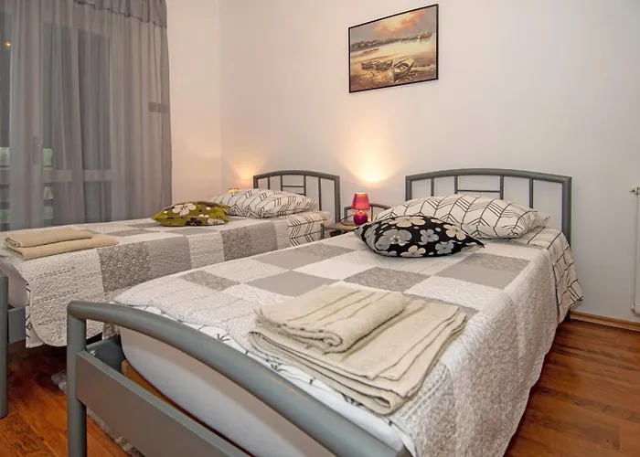 With Parking Space - 23336 Apartament Pula